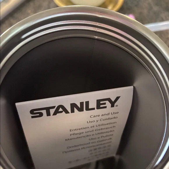 Stanley cup pink 40 ounce - Picture 3 of 3